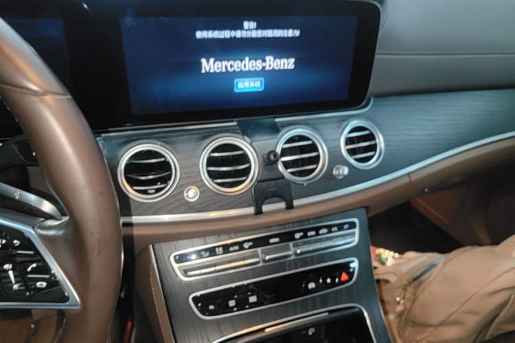 Used Mercedes-Benz E-Class 2022 Revised Version E 300 L Luxury Edition Audio And AC Panel
