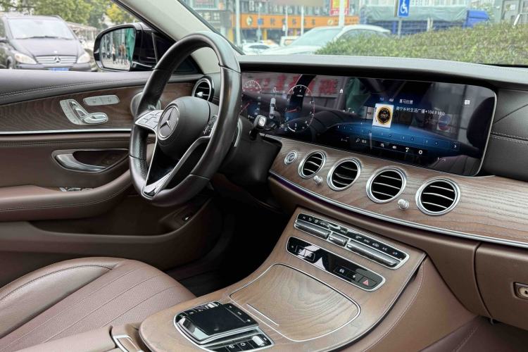 Used Mercedes-Benz E-Class 2022 Updated E 300 L Luxury Edition Interior 3