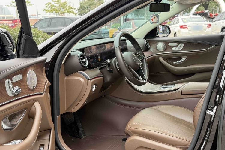 Used Mercedes-Benz E-Class 2022 Updated E 300 L Luxury Edition Interior 4