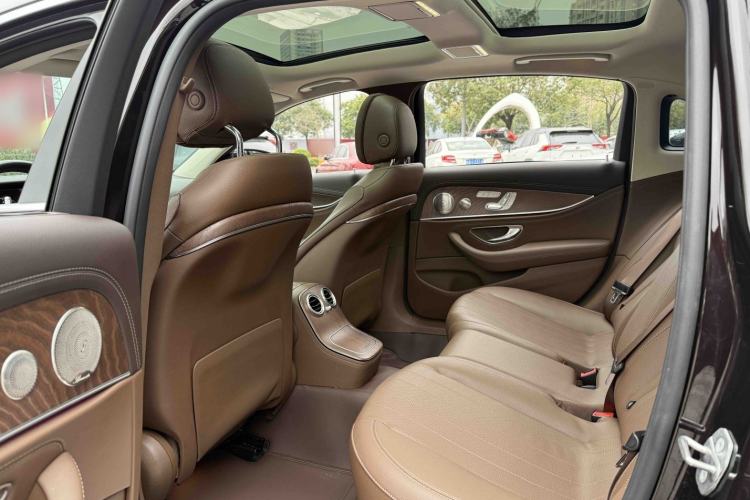 Used Mercedes-Benz E-Class 2022 Updated E 300 L Luxury Edition Interior 5