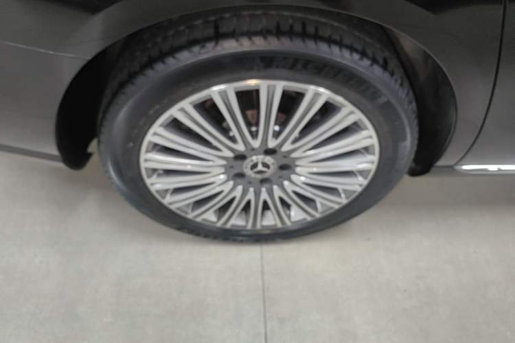 Used Mercedes-Benz E-Class 2022 Revised Version E 300 L Luxury Edition Right Rear Wheel Hub