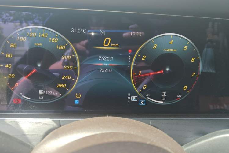 Used Mercedes-Benz E-Class 2022 Revised Version E 300 L Luxury Edition Odometer Close Up