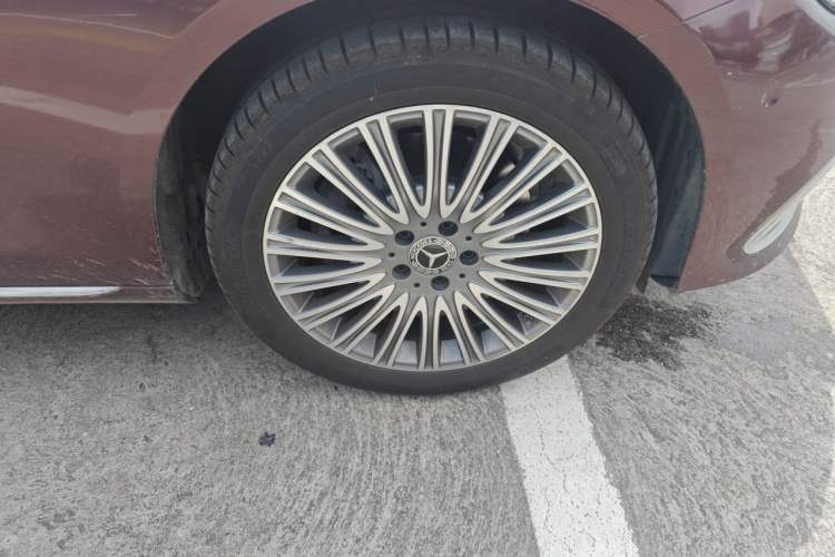 Used Mercedes-Benz E-Class 2022 Revised Version E 300 L Luxury Edition Right Front Wheel Hub