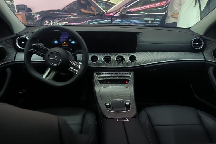 Used Mercedes-Benz E-Class 2022 Revised Version E 300 L Sporty and Stylish Edition Center Console