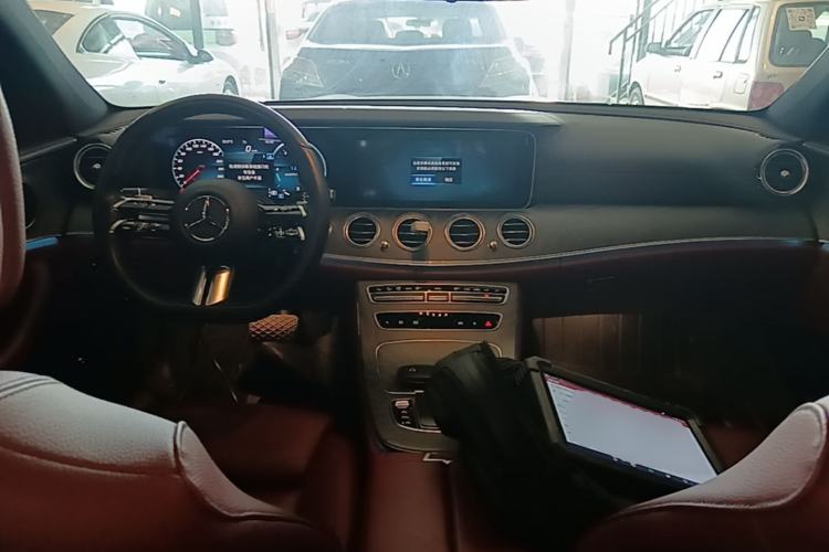 Used Mercedes-Benz E-Class 2022 E 260 L Sport 4MATIC Center Console