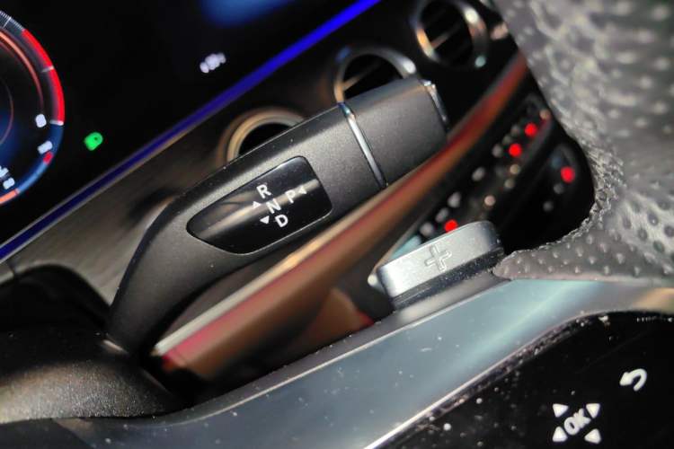 Used Mercedes-Benz E-Class 2022 Revised E 300 L Sport Luxury Edition Gear Lever