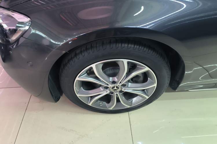 Used Mercedes-Benz E-Class 2022 Revised Version E 300 L Sporty and Stylish Edition Left Front Wheel Hub
