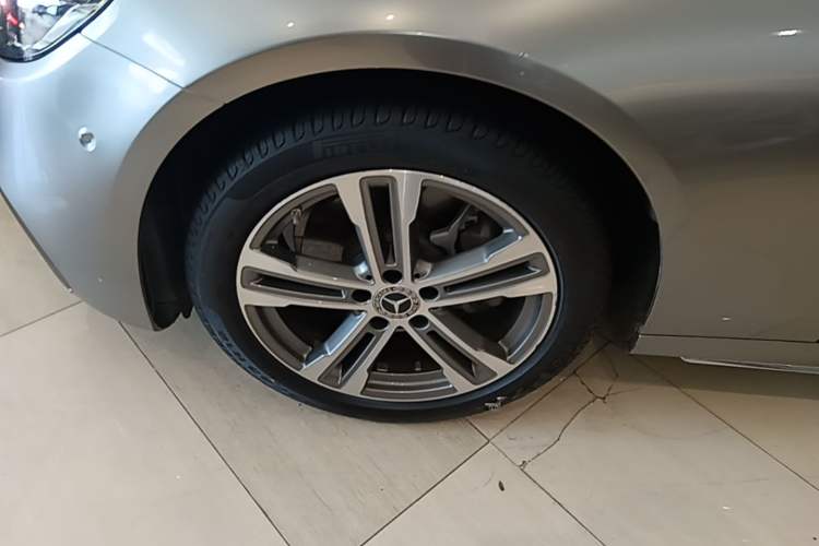 Used Mercedes-Benz E-Class 2022 E 260 L Sport 4MATIC Left Front Wheel Hub