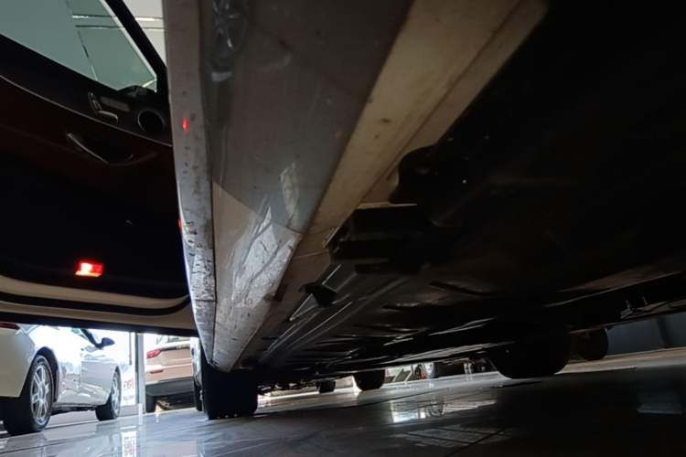 Used Mercedes-Benz E-Class 2022 E 260 L Sport 4MATIC Left Side Sill