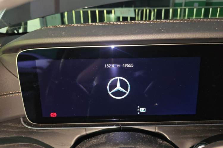 Used Mercedes-Benz E-Class 2022 E 260 L Sport Edition Odometer Close Up