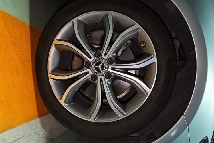 Used Mercedes-Benz E-Class 2022 E 300 L Sporty and Stylish Model Right Front Wheel Hub