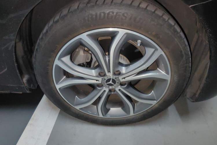 Used Mercedes-Benz E-Class 2022 Revised E 300 L Sport Luxury Edition Right Front Wheel Hub