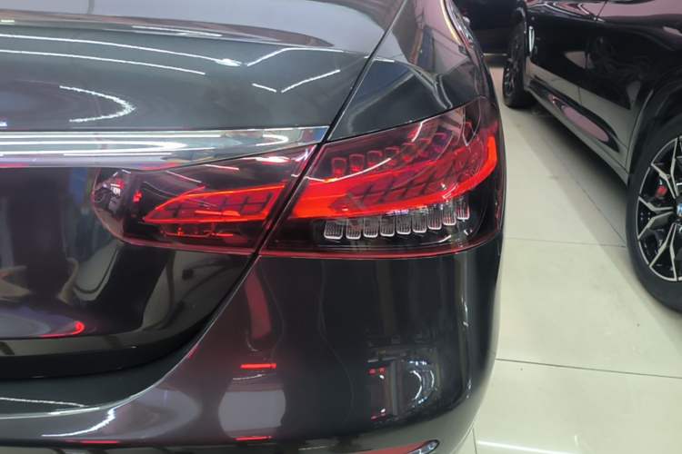 Used Mercedes-Benz E-Class 2022 Revised Version E 300 L Sporty and Stylish Edition Right Rear Taillight