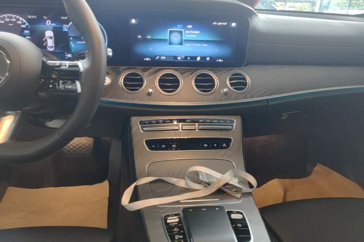 Used Mercedes-Benz E-Class 2022 Second Facelift E 260 L Sport Edition Audio And AC Panel