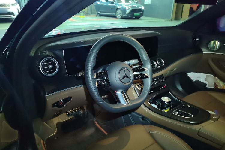 Used Mercedes-Benz E-Class 2022 Revised Version E 300 L Sport Luxury Edition Center Console