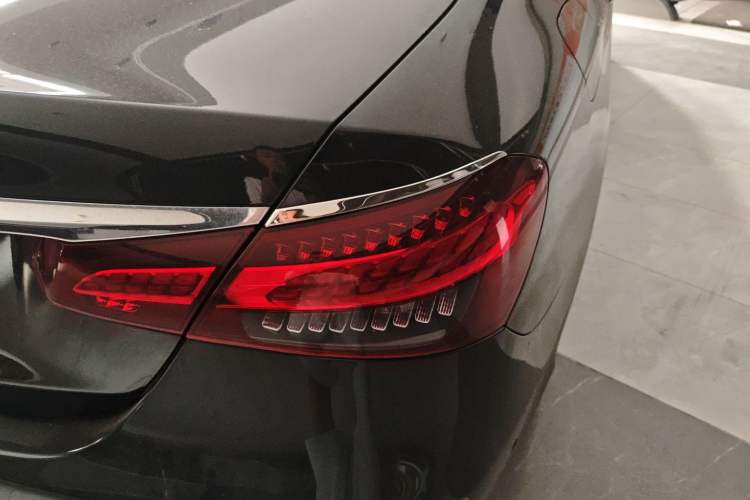 Used Mercedes-Benz E-Class 2022 Second Facelift E 260 L Sport Edition Exterior 3