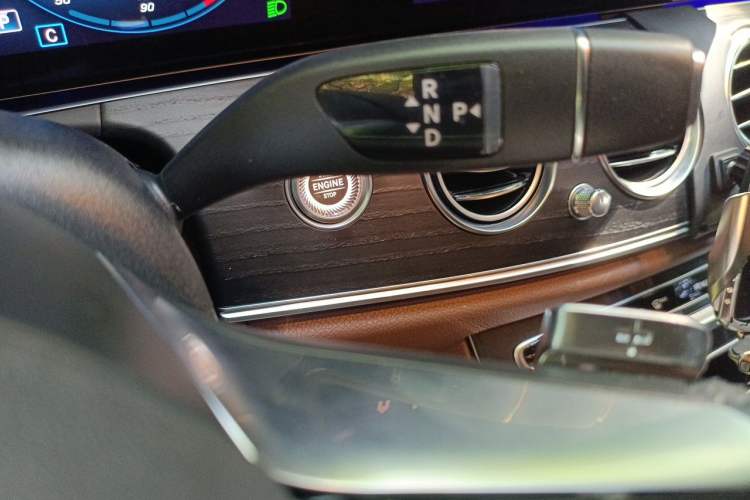 Used Mercedes-Benz E-Class 2022 Second Facelift E 260 L Sport Edition Gear Lever