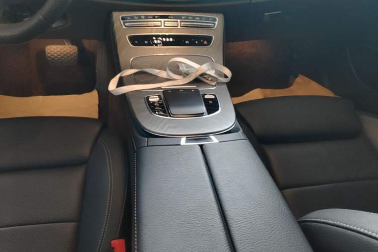 Used Mercedes-Benz E-Class 2022 Second Facelift E 260 L Sport Edition Gear Lever