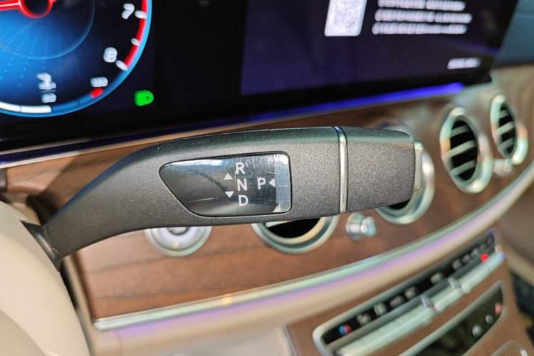 Used Mercedes-Benz E-Class 2022 Second Facelift E 260 L Sport Edition Gear Lever