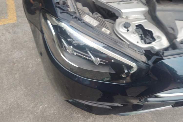 Used Mercedes-Benz E-Class 2022 Revised E 300 L Sporty and Stylish Edition Right Front Headlight