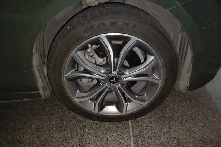 Used Mercedes-Benz E-Class 2022 Second Facelift E 300 L Sporty and Stylish Edition Right Front Wheel Hub