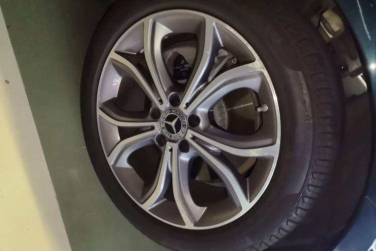 Used Mercedes-Benz E-Class 2022 Revised Version E 300 L Sport Luxury Edition Right Front Wheel Hub