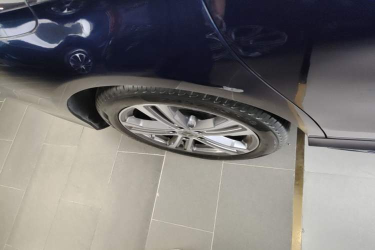 Used Mercedes-Benz E-Class 2022 Second Facelift E 260 L Sport Edition Right Rear Wheel Hub