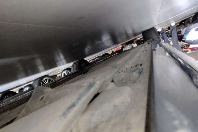 Used Mercedes-Benz E-Class 2022 Second Facelift E 260 L Sport Edition Right Side Sill