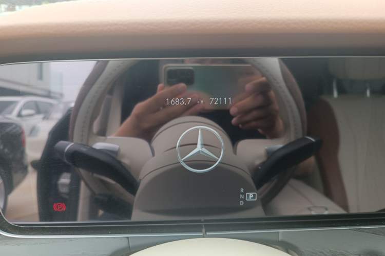 Used Mercedes-Benz E-Class 2022 E 300 L Luxury Model Odometer Close Up