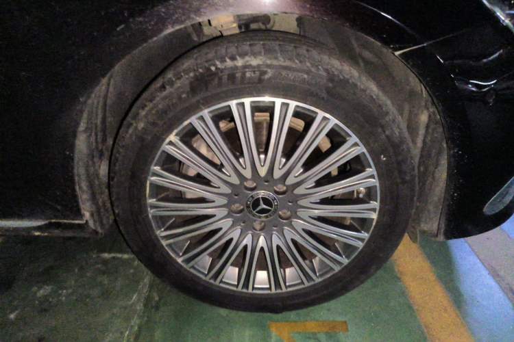 Used Mercedes-Benz E-Class 2022 Revised Version E 300 L Luxury Edition Right Front Wheel Hub
