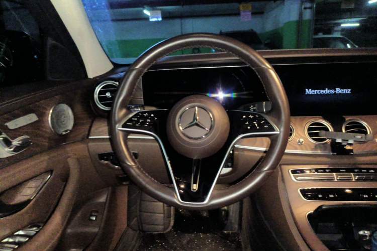 Used Mercedes-Benz E-Class 2022 Revised Version E 300 L Luxury Edition Steering Wheel