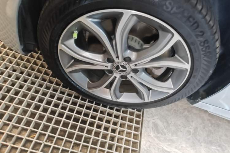 Used Mercedes-Benz E-Class 2022 E 300 L Sporty and Stylish Model Left Front Wheel Hub