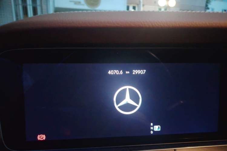 Used Mercedes-Benz E-Class 2022 Second Facelift E 300 L Luxury Edition Odometer Close Up