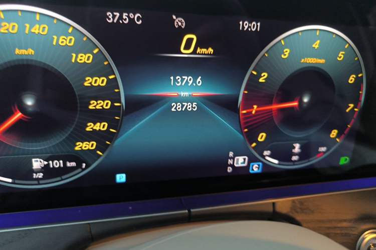 Used Mercedes-Benz E-Class 2022 Second Facelift E 300 L Sporty and Stylish Edition Odometer Close Up