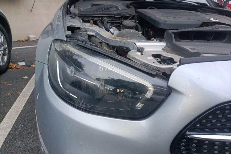 Used Mercedes-Benz E-Class 2022 Revised E 300 L Sporty and Stylish Edition Right Front Headlight