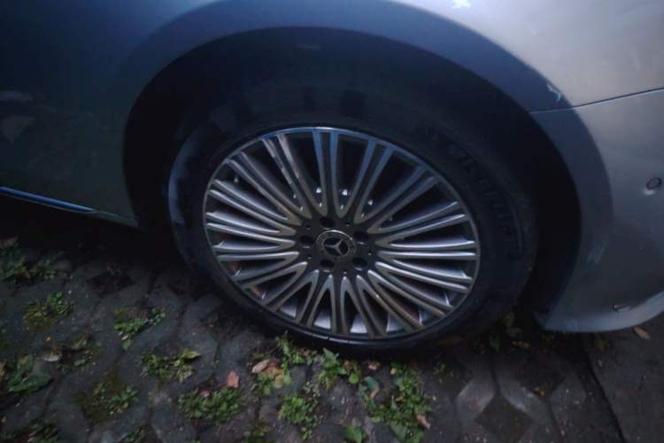 Used Mercedes-Benz E-Class 2022 Second Facelift E 300 L Luxury Edition Right Front Wheel Hub