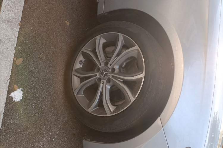 Used Mercedes-Benz E-Class 2022 Revised E 300 L Sporty and Stylish Edition Right Front Wheel Hub