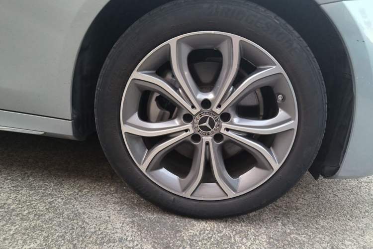 Used Mercedes-Benz E-Class 2022 Second Facelift E 300 L Sporty and Stylish Edition Right Front Wheel Hub