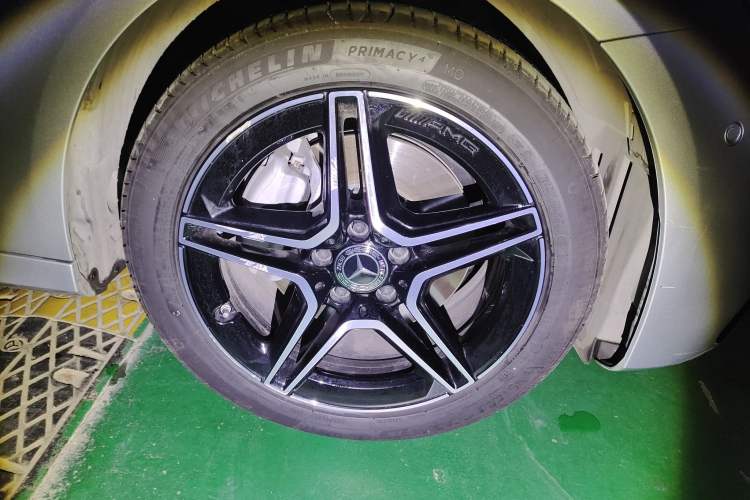 Used Mercedes-Benz E-Class 2022 E 260 Stylish Sports Edition Right Front Wheel Hub