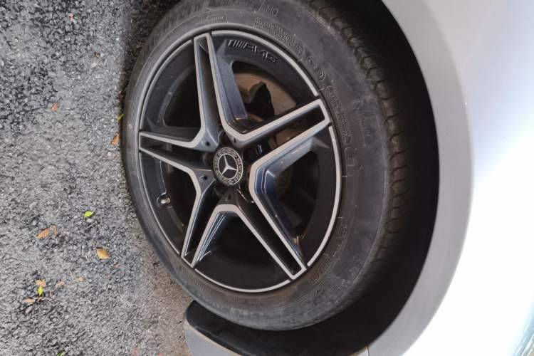 Used Mercedes-Benz E-Class 2022 E 260 Stylish Sports Edition Right Front Wheel Hub