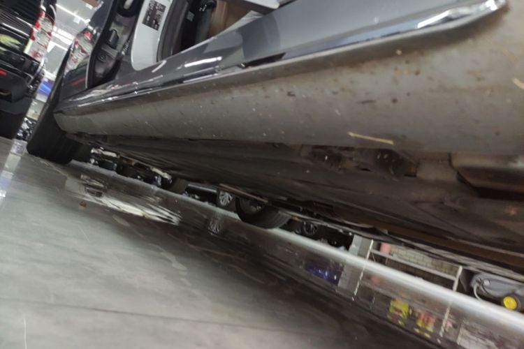 Used Mercedes-Benz E-Class 2022 Revised E 300 L Sport Luxury Edition Right Side Sill