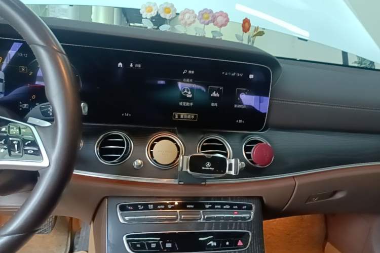 Used Mercedes-Benz E-Class 2022 Second Facelift E 300 L Fashion Edition Audio And AC Panel