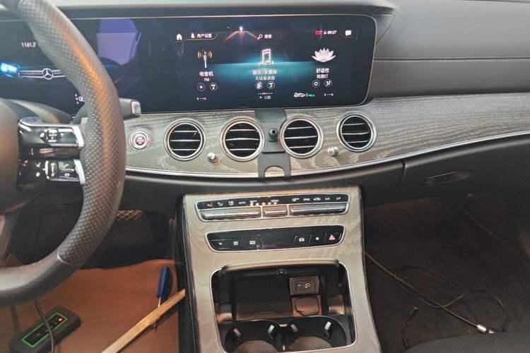 Used Mercedes-Benz E-Class 2022 Revised Version E 300 L Sporty and Stylish Edition Audio And AC Panel