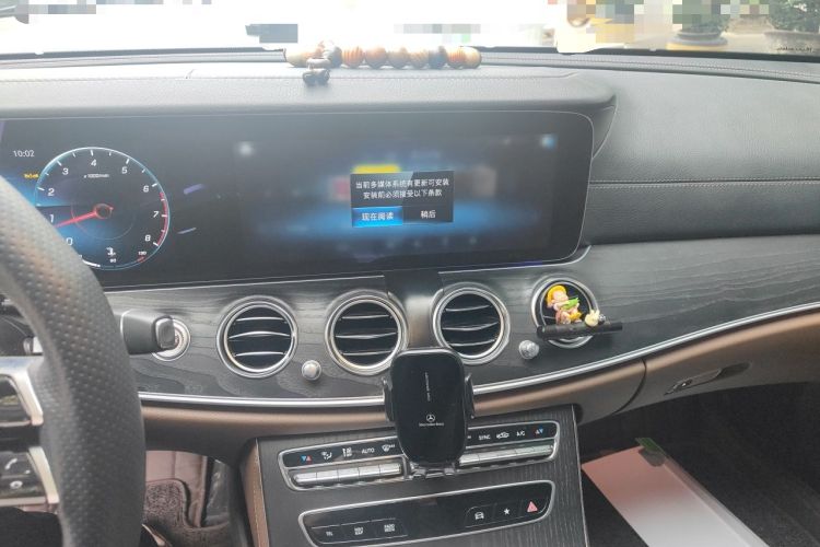 Used Mercedes-Benz E-Class 2022 Revised Version E 300 L Sporty and Stylish Edition Audio And AC Panel