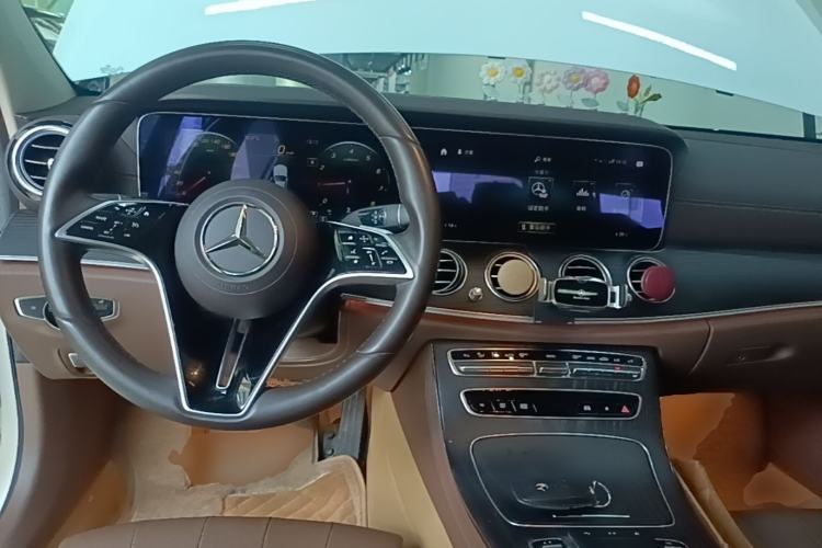 Used Mercedes-Benz E-Class 2022 Second Facelift E 300 L Fashion Edition Center Console