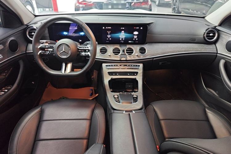 Used Mercedes-Benz E-Class 2022 Revised Version E 300 L Sporty and Stylish Edition Center Console