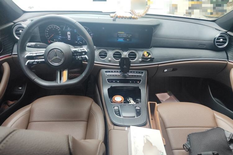Used Mercedes-Benz E-Class 2022 Revised Version E 300 L Sporty and Stylish Edition Center Console