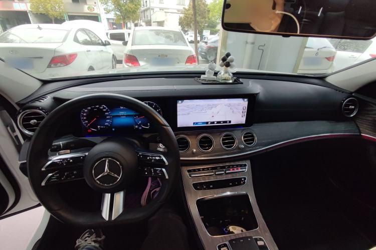 Used Mercedes-Benz E-Class 2022 E 260 L Sport Edition Center Console