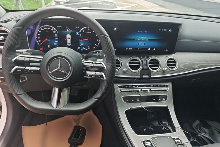 Used Mercedes-Benz E-Class 2022 Restyled E 260 L Sport Edition Center Console