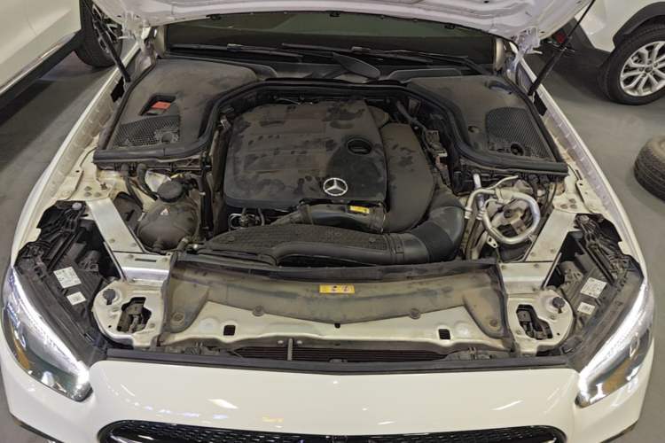 Used Mercedes-Benz E-Class 2022 Revised Version E 300 L Sport Luxury Edition Engine Bay